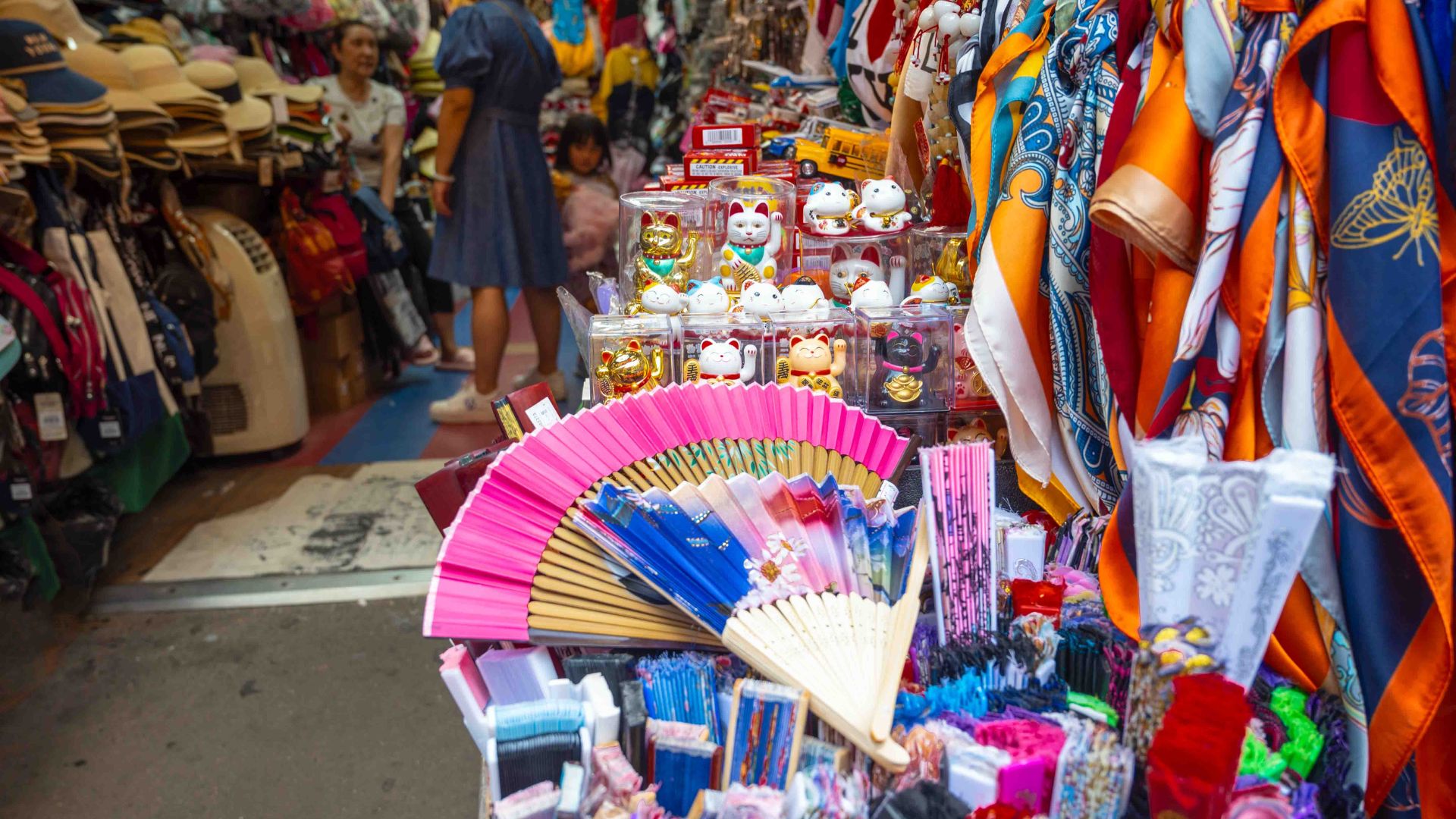 Camera gi&aacute;m s&aacute;t cửa h&agrave;ng đặc sản v&agrave; lưu niệm