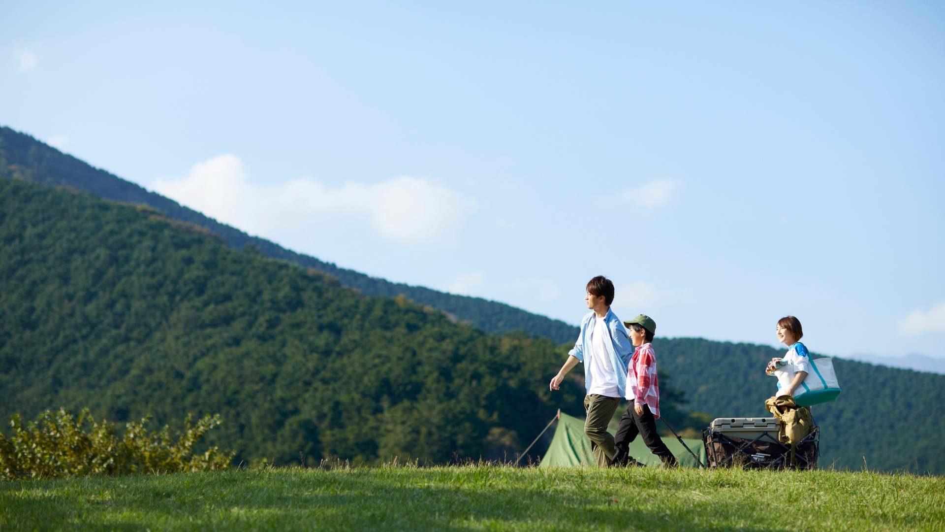 Khi cả nh&agrave; đi du lịch hoặc về qu&ecirc; d&agrave;i ng&agrave;y trộm dễ v&agrave;o nh&agrave; lấy cắp