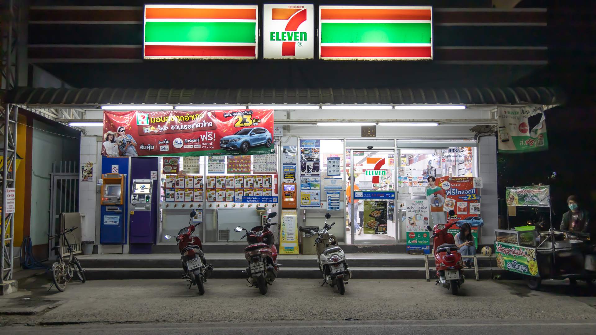 Vị tr&iacute; lắp camera gi&aacute;m s&aacute;t NGO&Agrave;I cửa h&agrave;ng